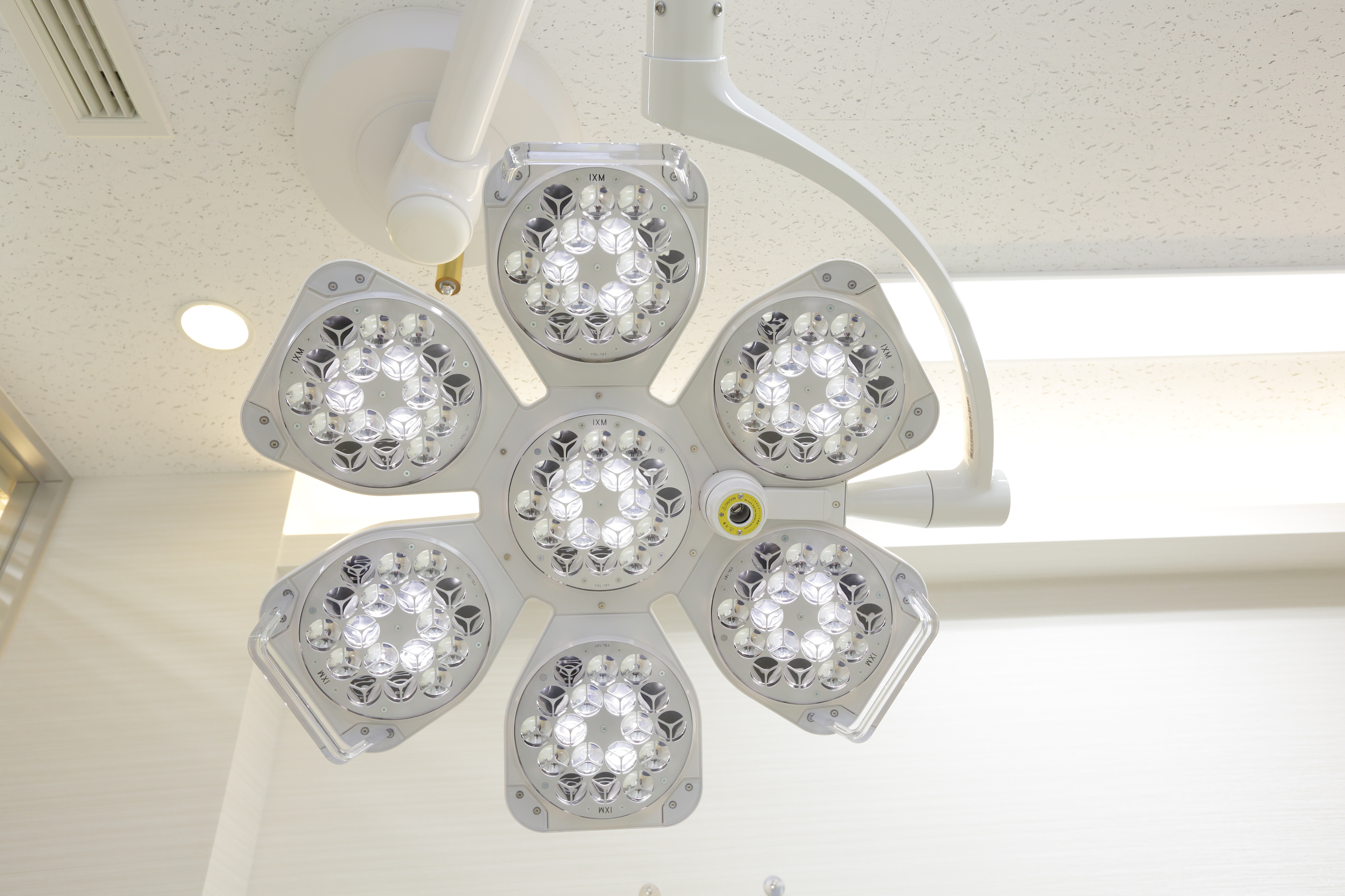 歯科手術用　LED無影灯