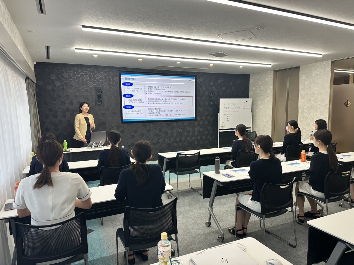 受付スタッフ向け接遇研修を実施しました 画像