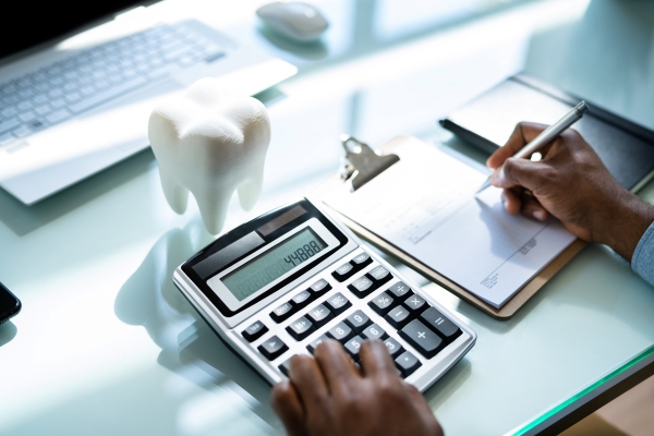 上大岡・横浜エリアのインプラント費用相場は？後悔しない賢い歯科医院選び 画像