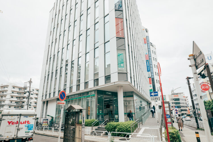 エス歯科クリニック(上大岡)があるDaiwa 上大岡ビルの外観