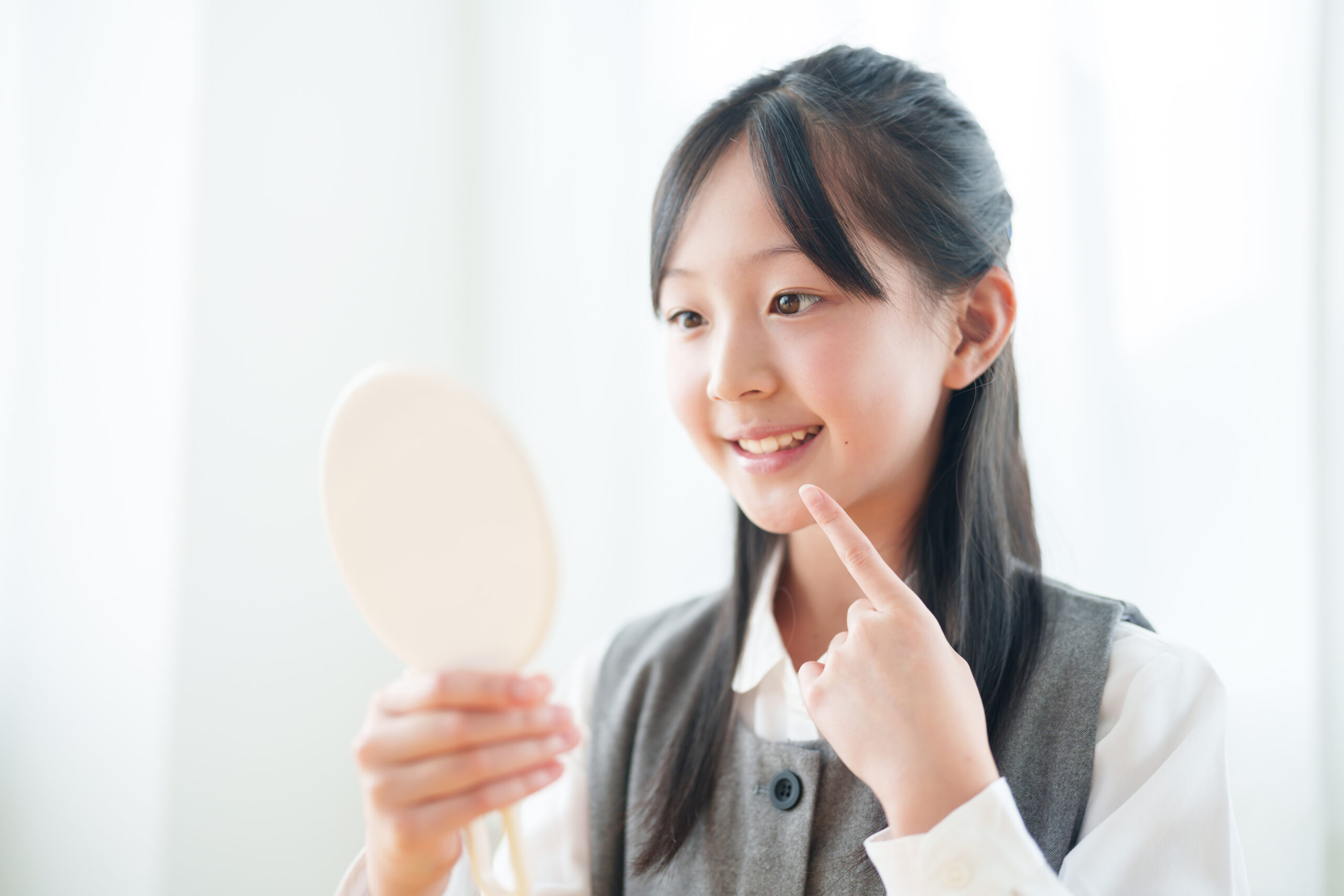 子供が歯医者を受診している様子