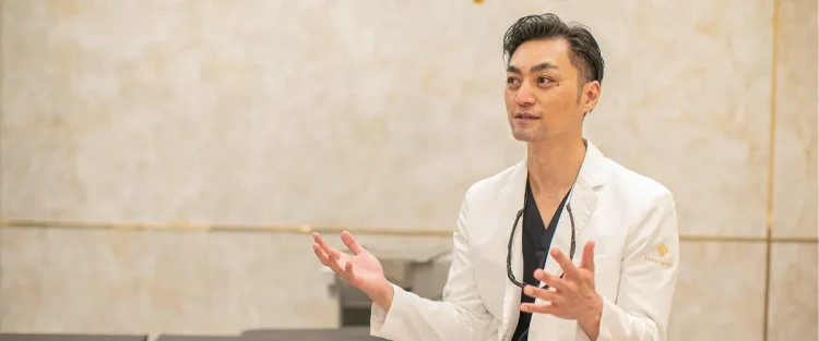 エス歯科クリニックで説明している様子